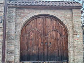 King's Neighbours